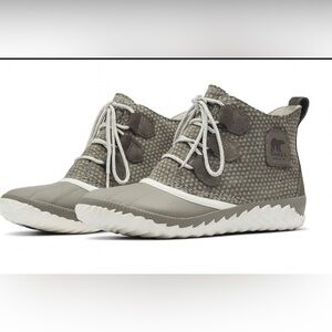 New In Box Sorel Out 'N About Women’s Waterproof Boot Size 10
